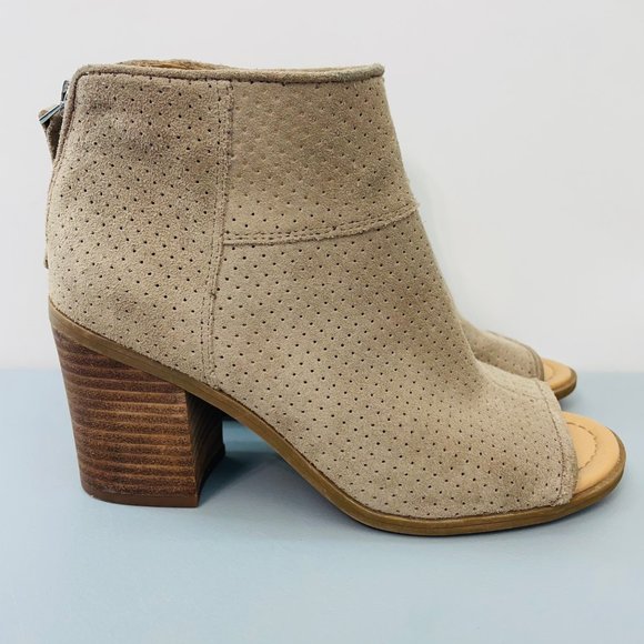 Franco Sarto Goldie Ankle Booties Boots Block Heel Peek Toe Suede Tan Womens 6 - Picture 2 of 15